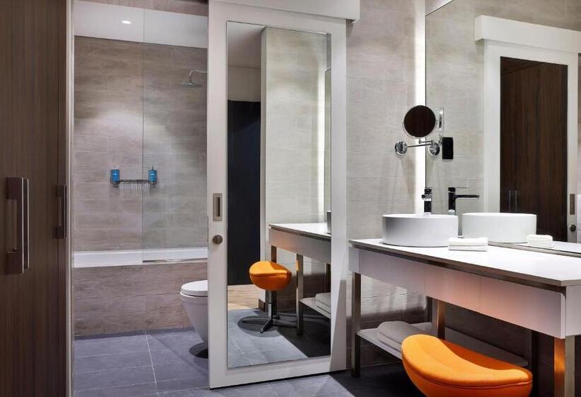 اتاق کلاب, Aloft Dubai Airport