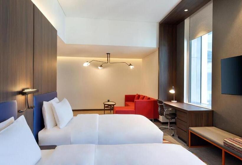 اتاق کلاب, Aloft Dubai Airport