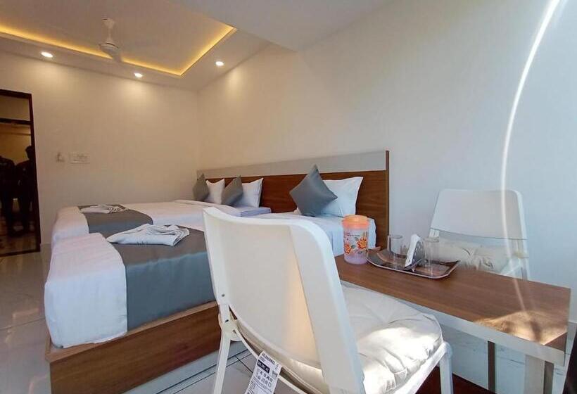 豪华房间, Royal N Deluxe