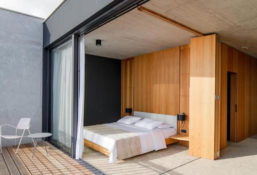 高级套房带海景, Osmolis