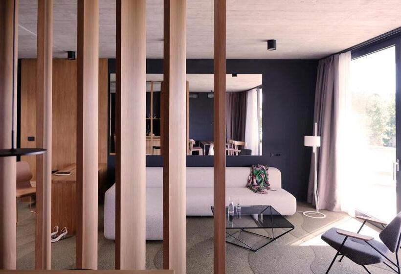 带海景的复工套房, Osmolis