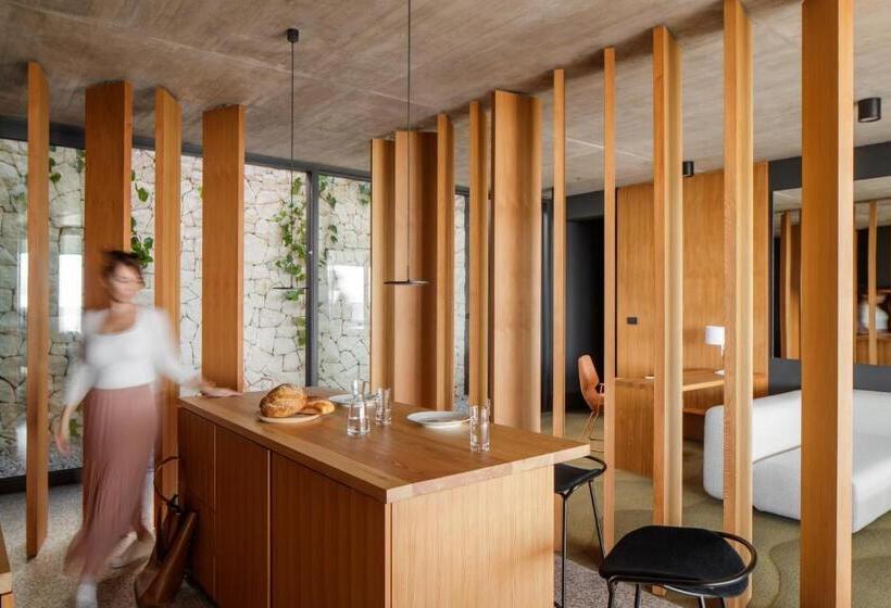 带海景的复工套房, Osmolis