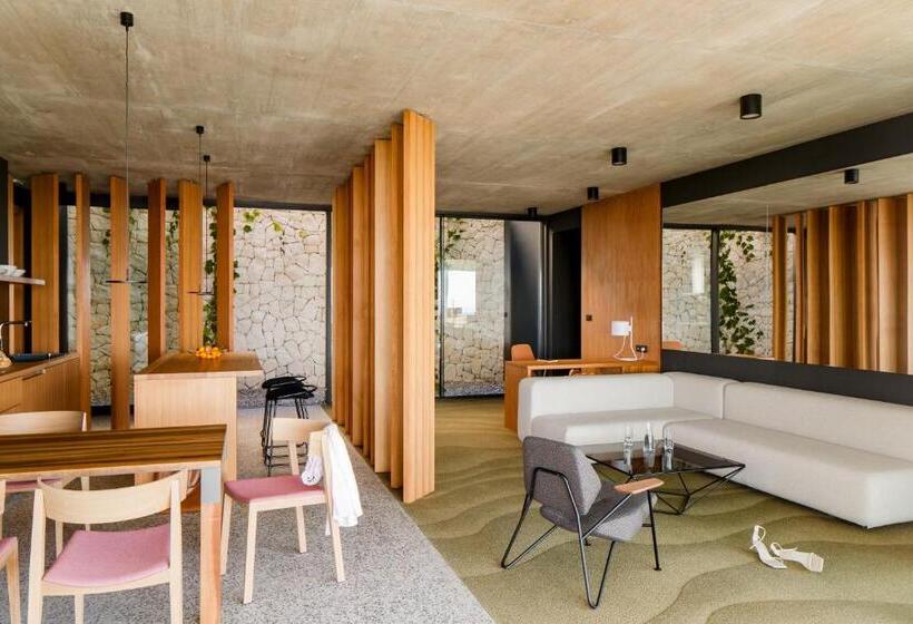 带海景的复工套房, Osmolis