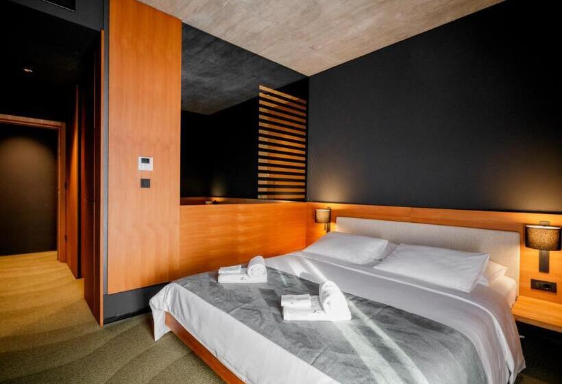 带海景的复工套房, Osmolis