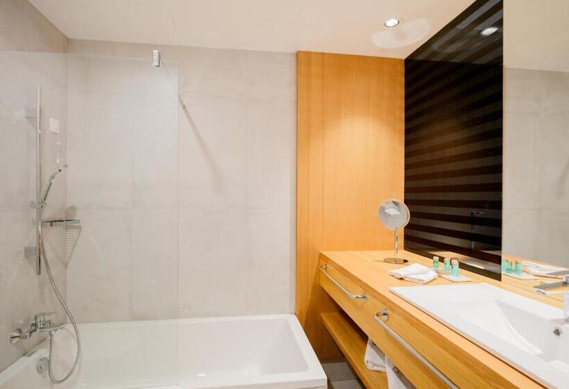 带海景的复工套房, Osmolis