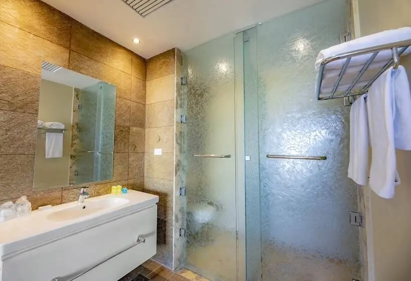 اتاق لوکس با چشم‌انداز دریا, AJIRA Resort Sahl Hasheesh