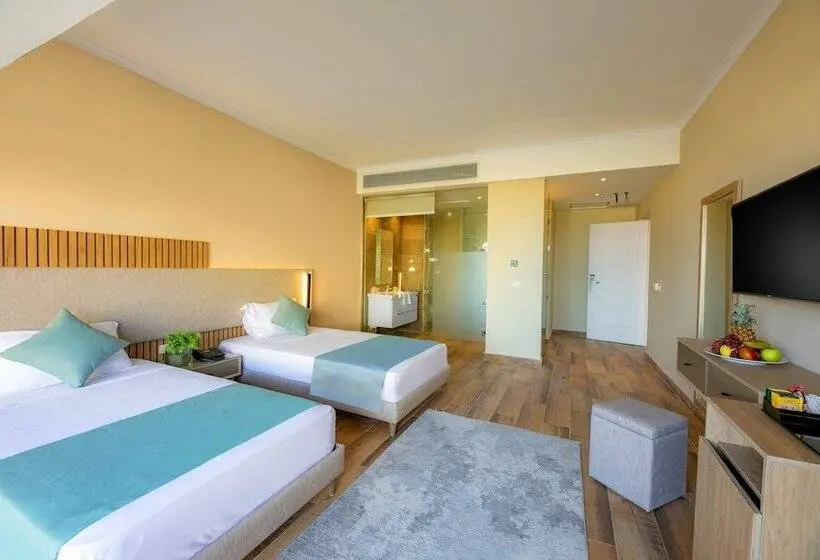 اتاق لوکس با چشم‌انداز دریا, AJIRA Resort Sahl Hasheesh