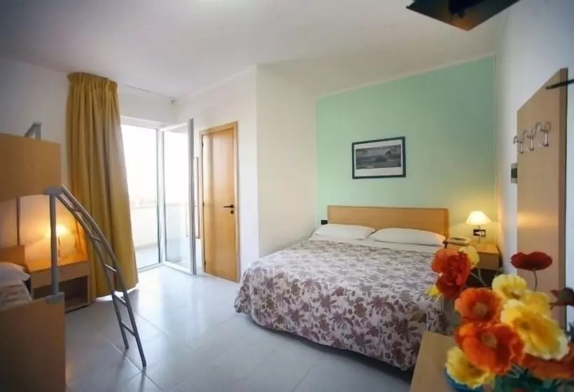اتاق استاندارد چهار تخته با چشم‌انداز دریا, Club Bellavista