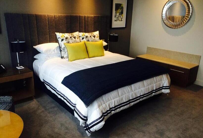 スタンダードスタジオ, Distinction Dunedin