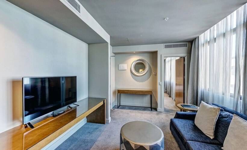 スイート, Distinction Dunedin