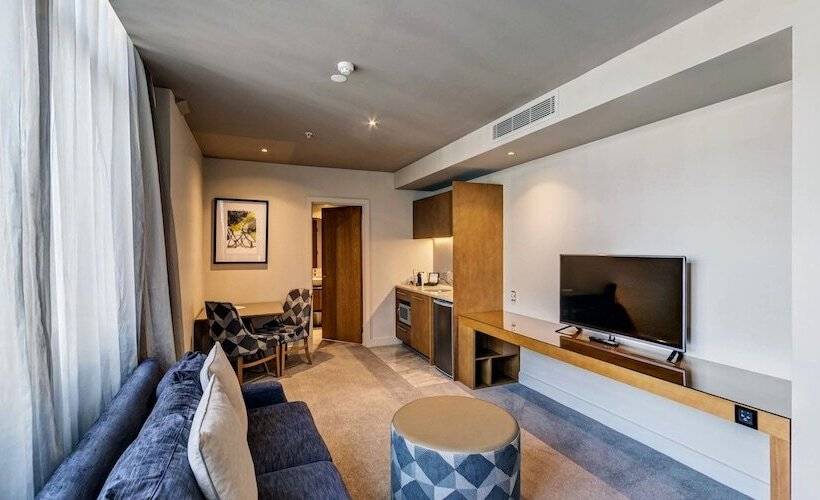 スイート, Distinction Dunedin