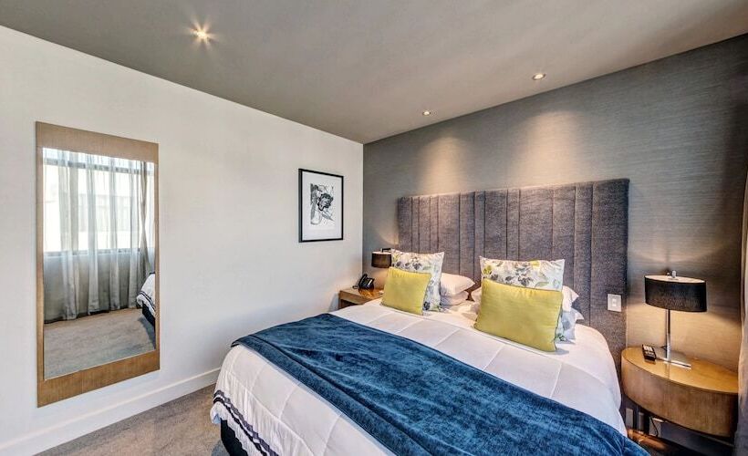 スイート, Distinction Dunedin