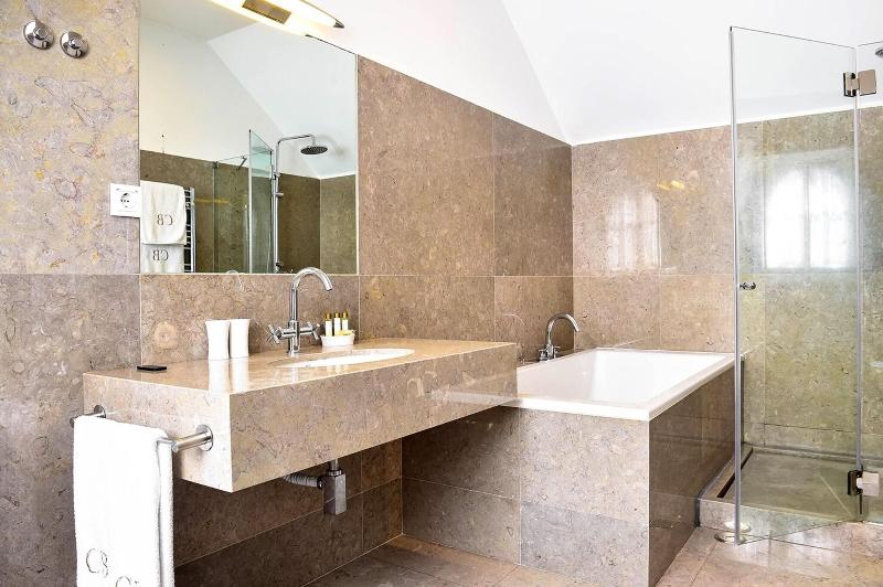 エクゼクティブワンルーム, Distinction Dunedin