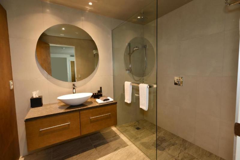 スタンダードスタジオ, Distinction Dunedin