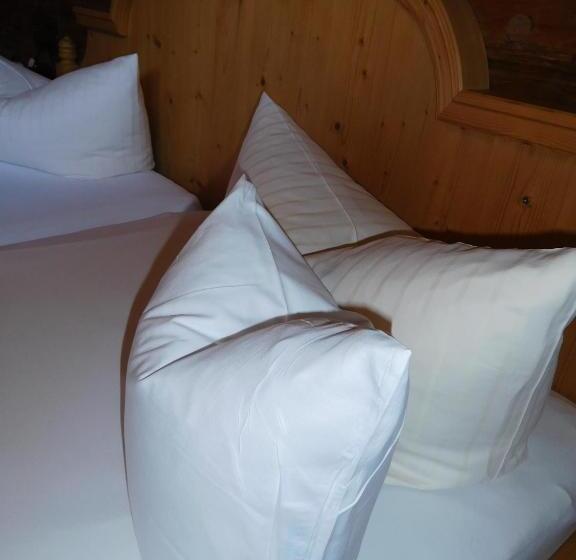 컴포트 룸, Kirchenwirt