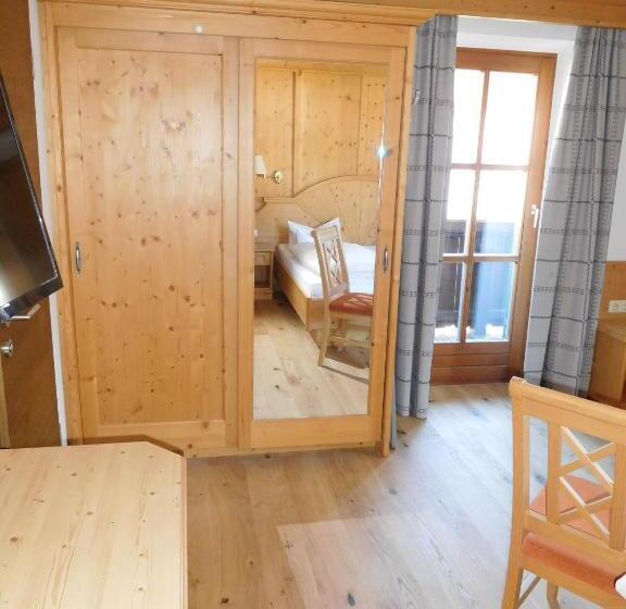 컴포트 룸, Kirchenwirt