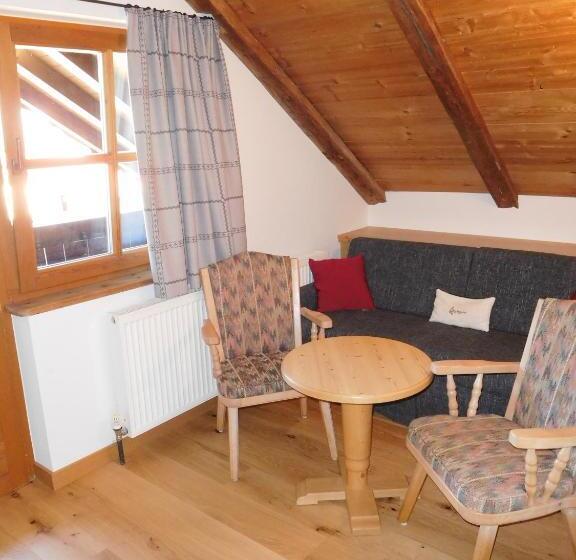 컴포트 룸, Kirchenwirt