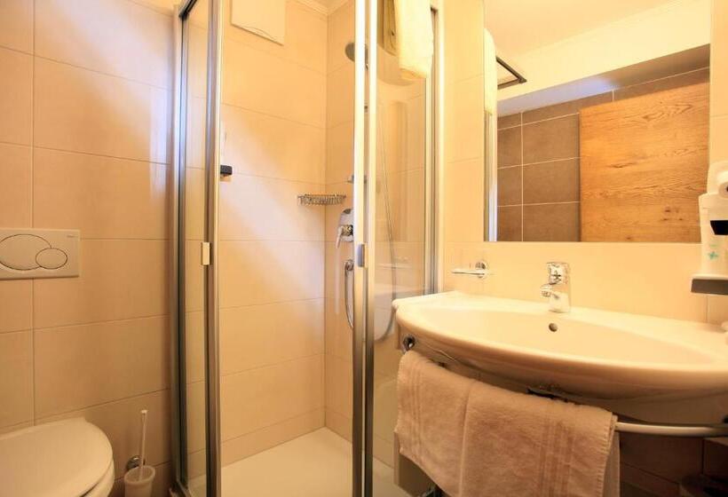 컴포트 룸, Kirchenwirt