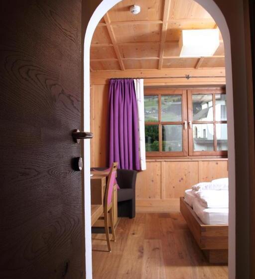 컴포트 룸, Kirchenwirt