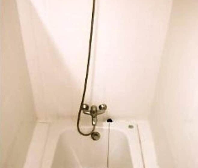 חדר סטנדרט, Lek City