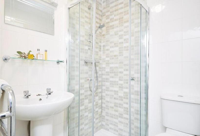 패밀리 룸, Luccombe Manor Country House