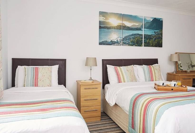 패밀리 룸, Luccombe Manor Country House