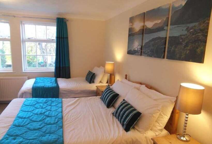 패밀리 룸, Luccombe Manor Country House