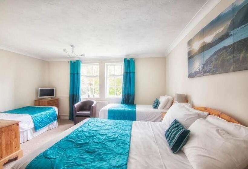 Семейный Номер, Luccombe Manor Country House