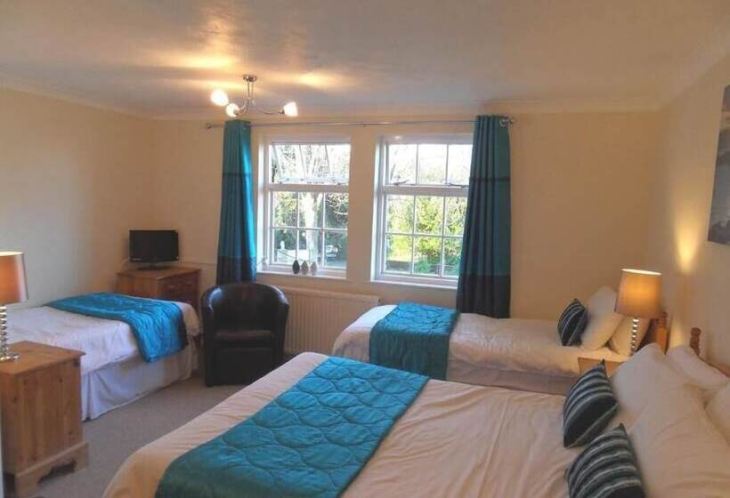 패밀리 룸, Luccombe Manor Country House