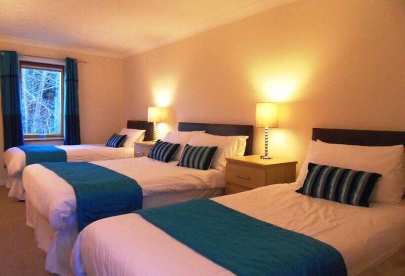 패밀리 룸, Luccombe Manor Country House