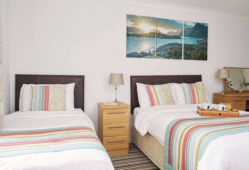 패밀리 룸, Luccombe Manor Country House