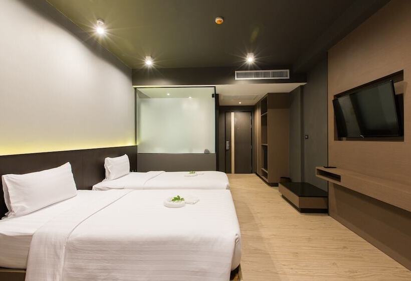 Номер Deluxe, Maya Phuket Airport Hotel Naiyang Beach