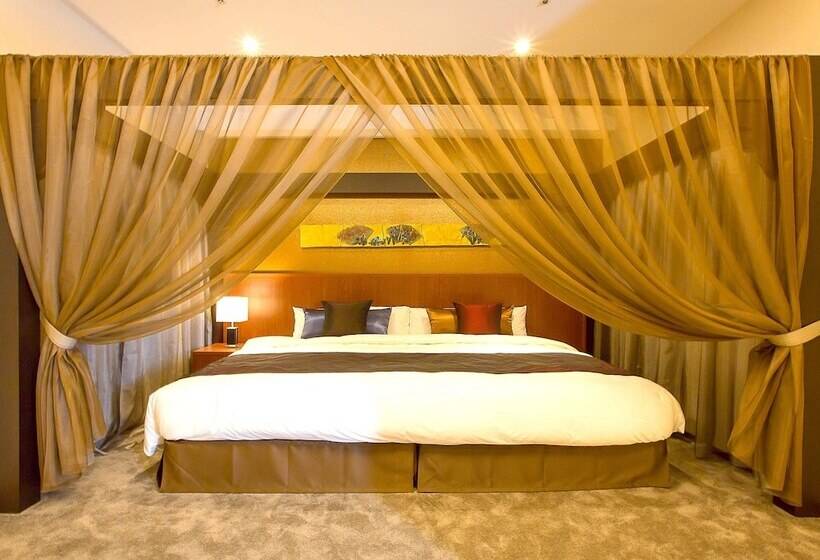 Королевский Люкс, The Yuinchi Hotel Nanjo