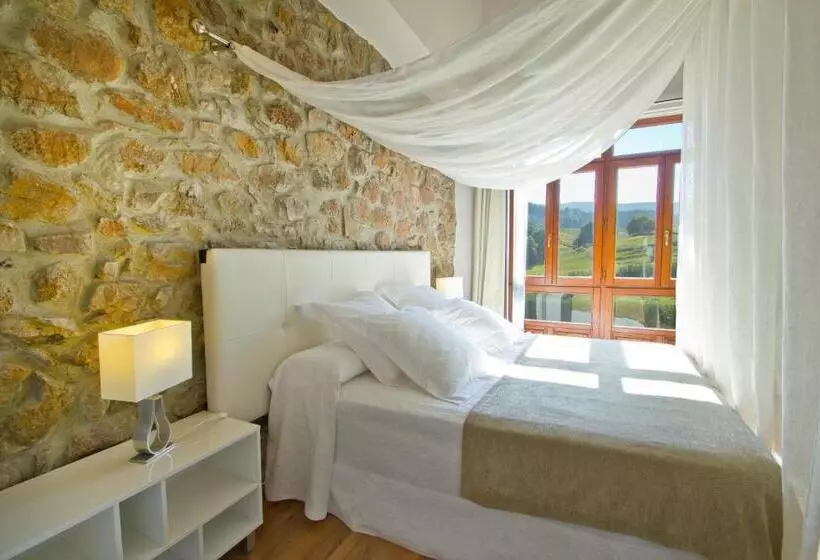 سوئیت با وان آب گرم, Villa Arce