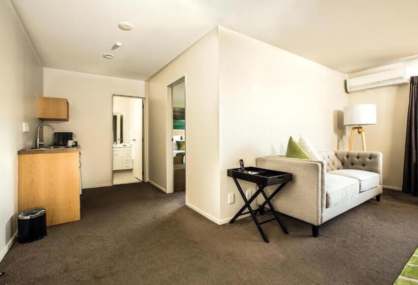 جناح, Greenlane Suites