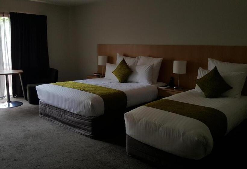 جناح, Greenlane Suites