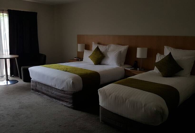 جناح, Greenlane Suites