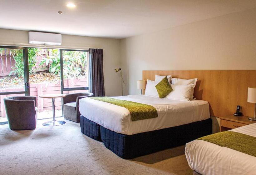 جناح, Greenlane Suites