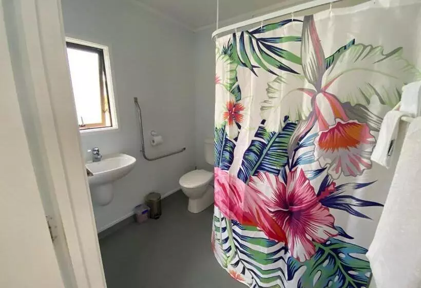 Standard-studio, Opononi Lighthouse Motel