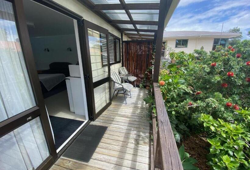 Студия Стандарт, Opononi Lighthouse Motel