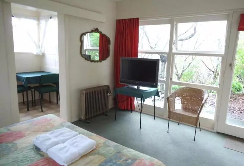 スタンダードスタジオ, Park Lodge Motel