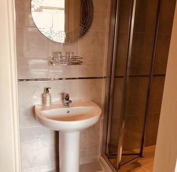 اتاق استاندارد, Allison House 16