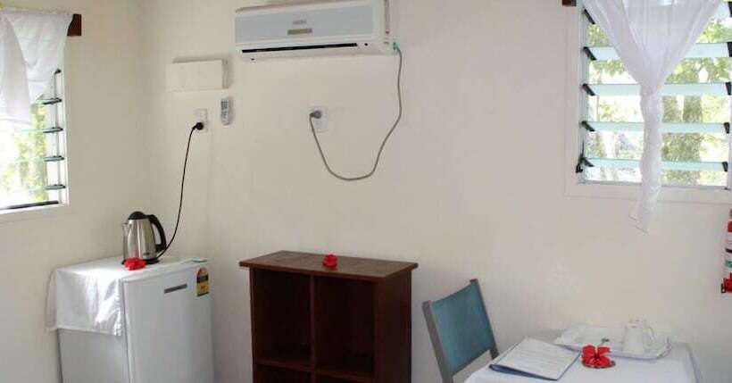 בקתת חדר, Lusia's Lagoon Chalets