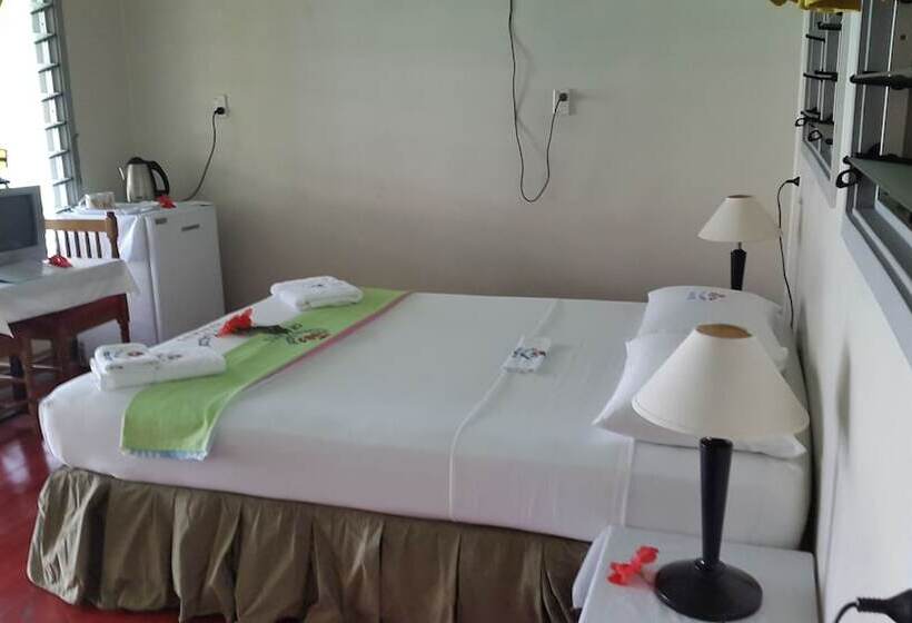 בקתת חדר, Lusia's Lagoon Chalets