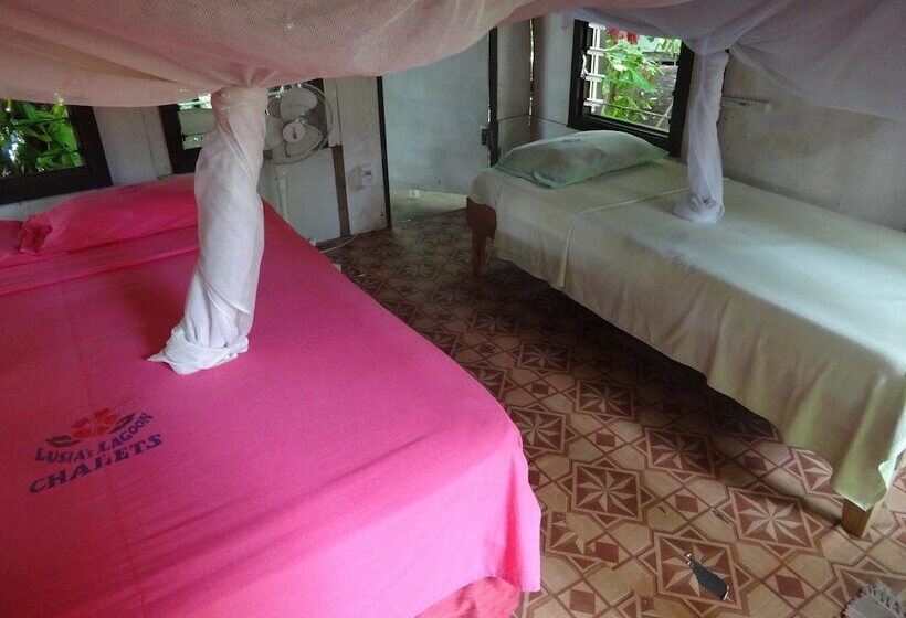 בקתת חדר, Lusia's Lagoon Chalets