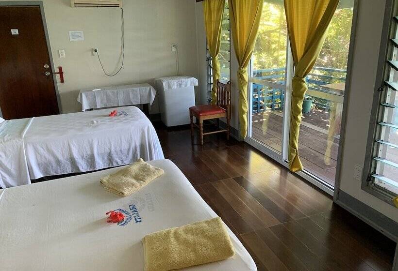 בקתת חדר, Lusia's Lagoon Chalets