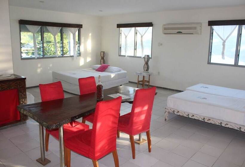 חדר משפחתי, Lusia's Lagoon Chalets