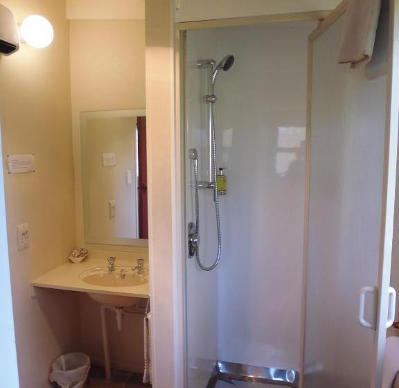 스탠다드 스튜디오, Spa Lodge Motel