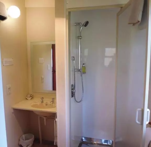 スタンダードスタジオ, Spa Lodge Motel