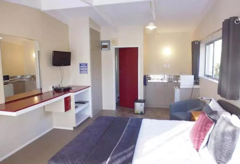 スタンダードスタジオ, Spa Lodge Motel